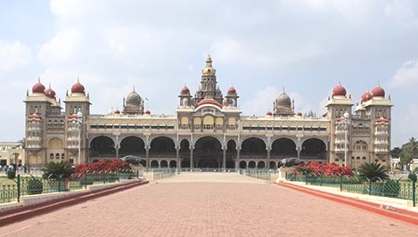 10-Indian-destinations-for-solo-women-travelers-mysore-palace-mysore-karnataka