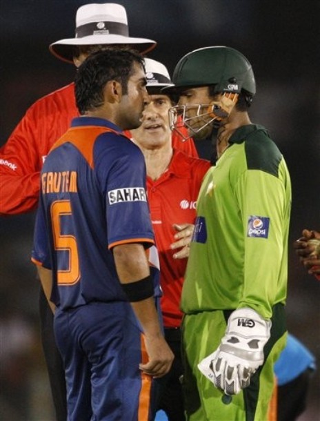 India-vs-Pakistan-gautam-gambhi-akmal