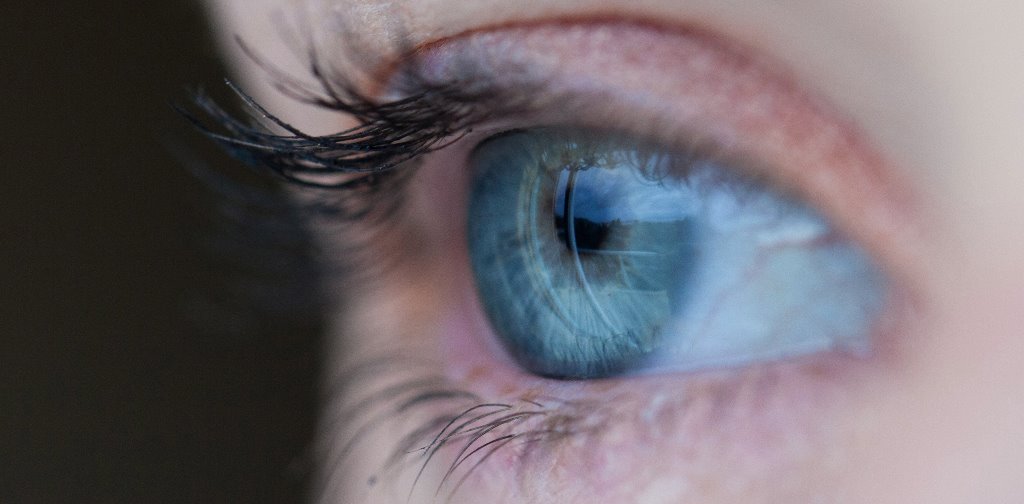 How blue light from your phone is hurting your eyes.