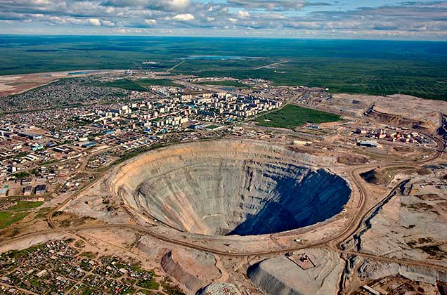 5-MOST-INTRIGUING-PLACES-ON-THE-EARTH-MIR-MINE