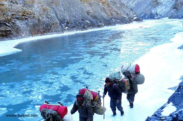 GLIDE-THROUGH-CHADAR-TREK