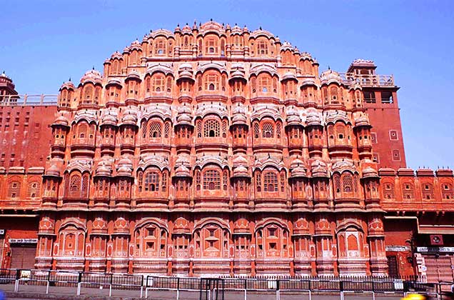 5 Reasons Why Jaipur Is The Perfect Winter Destination-hawa-mahal
