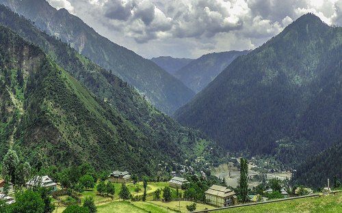 Indian-Cities-to-Cool-Off-This-Summer-kashmir
