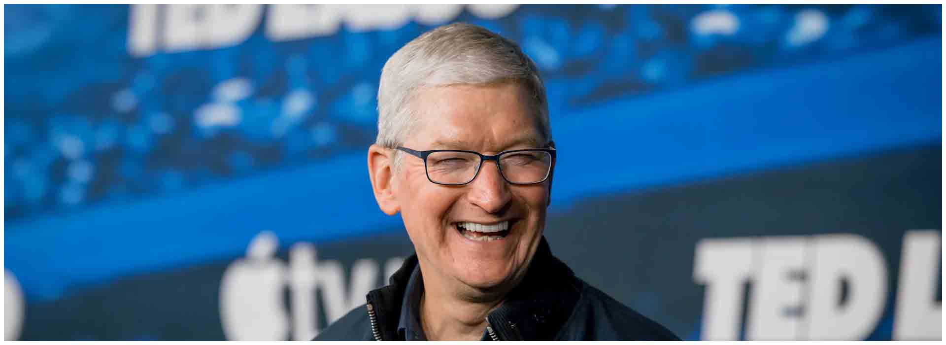 iPhone 15:Tim Cook unveiled sleek designs and powerful features.